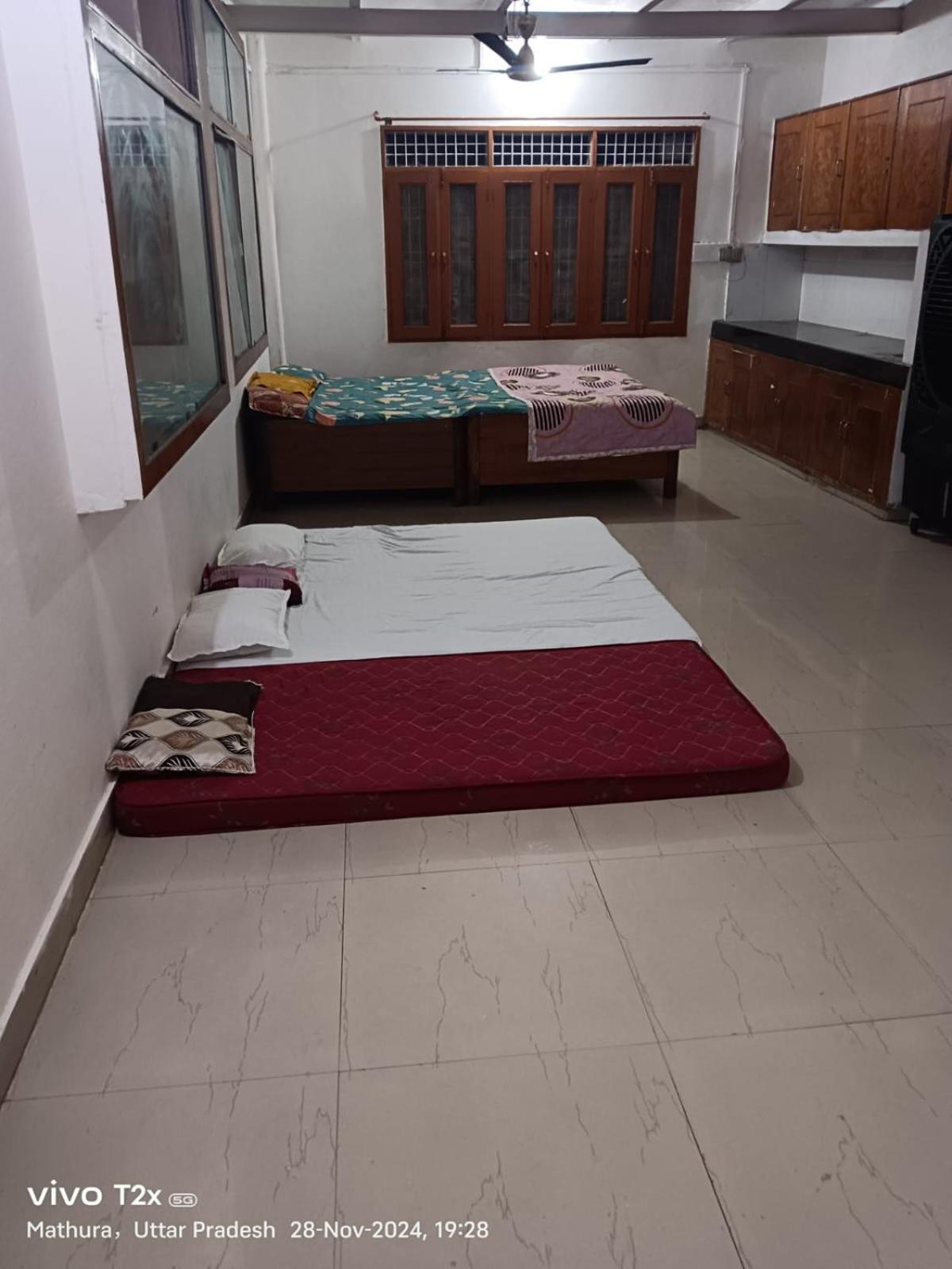 ホテル Hari Krishnam Residency マトゥラー エクステリア 写真